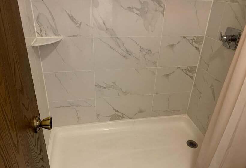 فندق Landmark Inn