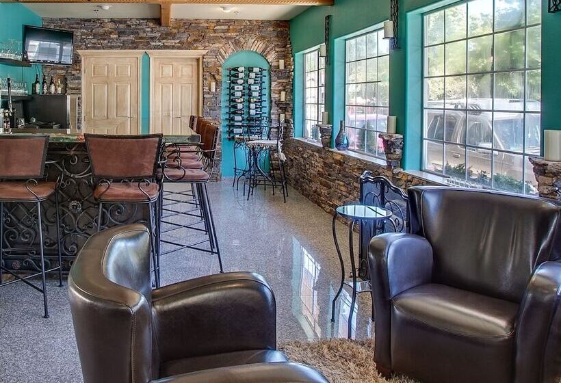 هتل Leavenworth Village Inn