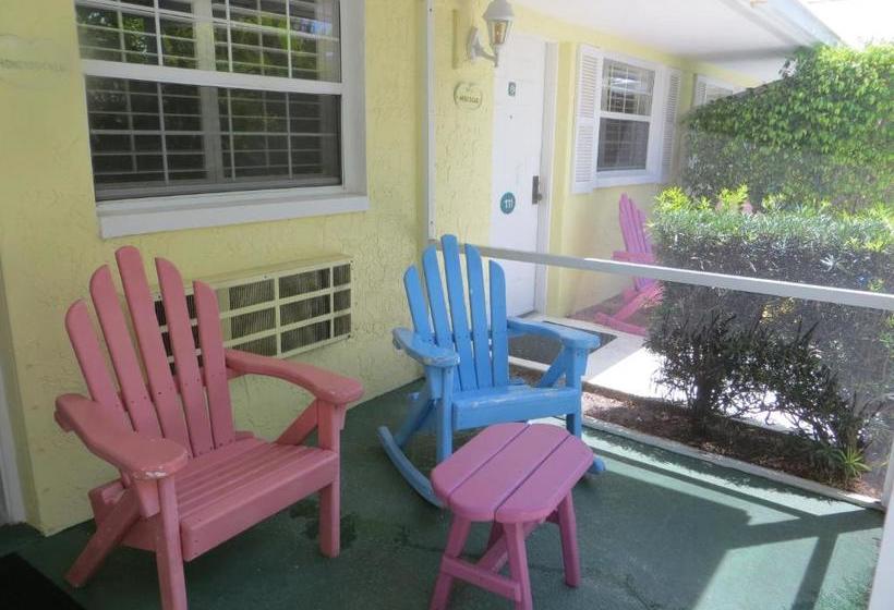 בית מלון כפרי Lemon Tree Inn   Near Tin City