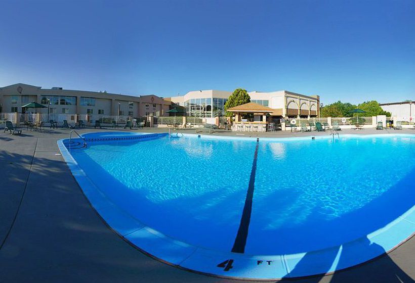 בית מלון כפרי Quality Inn & Conference Center
