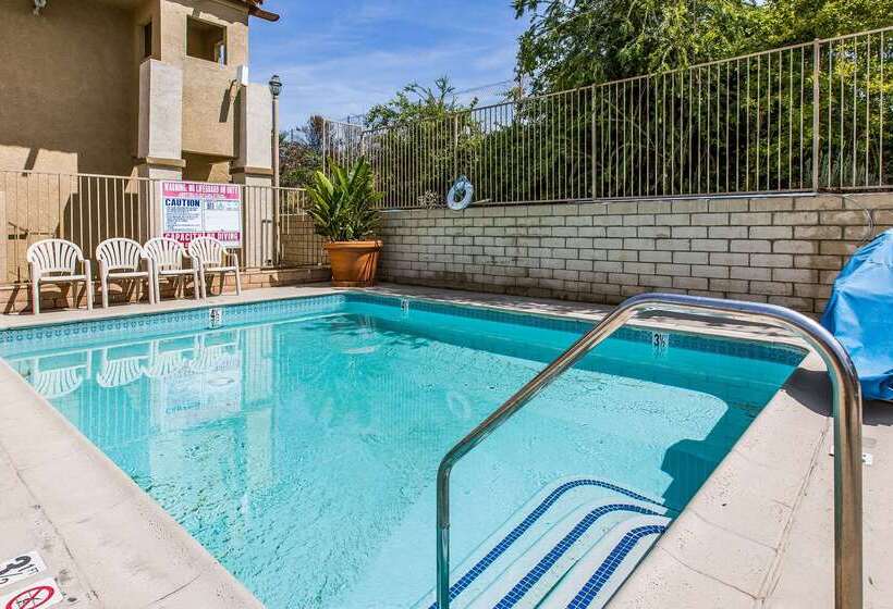 בית מלון כפרי Quality Inn Lake Elsinore I 15