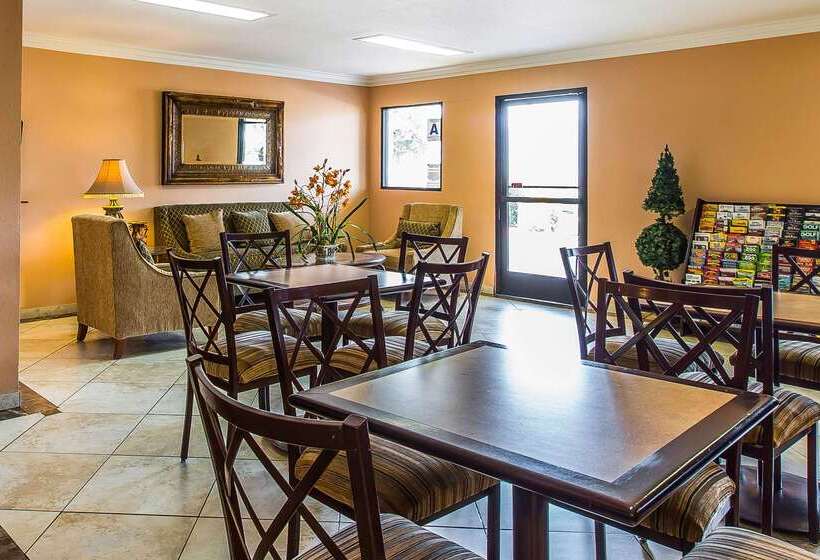 בית מלון כפרי Quality Inn Lake Elsinore I 15