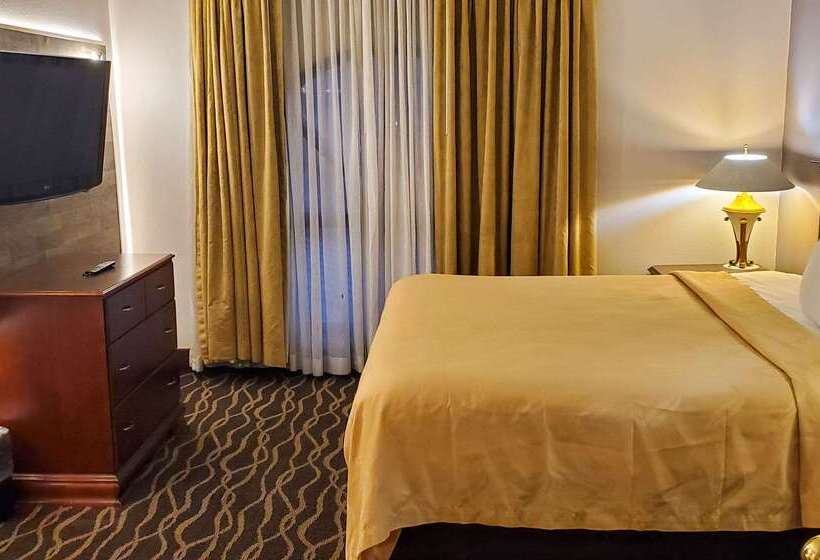 בית מלון כפרי Quality Inn & Suites Cincinnati I 275