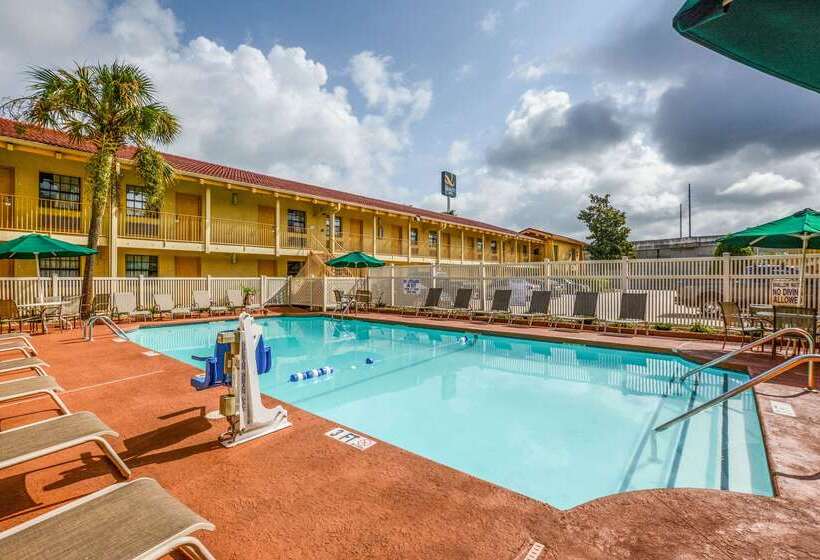 هتل Quality Inn & Suites North Charleston  Ashley Phosphate