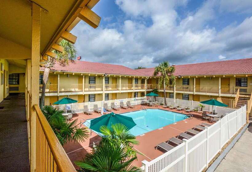 هتل Quality Inn & Suites North Charleston  Ashley Phosphate