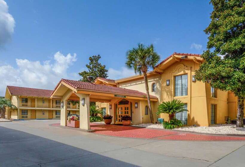 هتل Quality Inn & Suites North Charleston  Ashley Phosphate