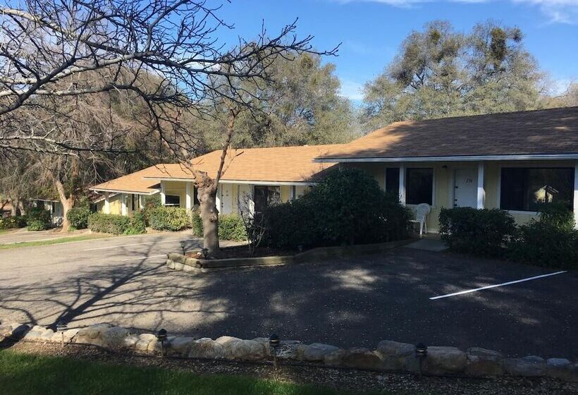 Lazy J Ranch Motel
