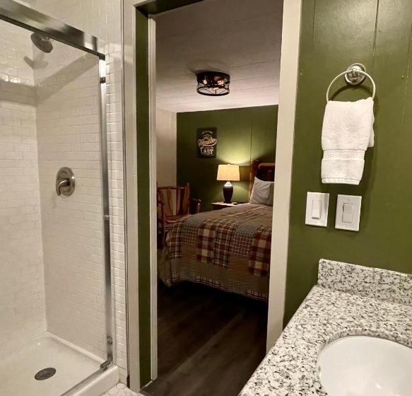 Lone Fir Resort