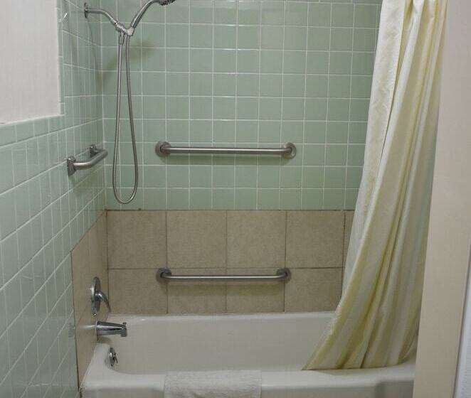 מוטל Budget Host Inn Iron Mountain