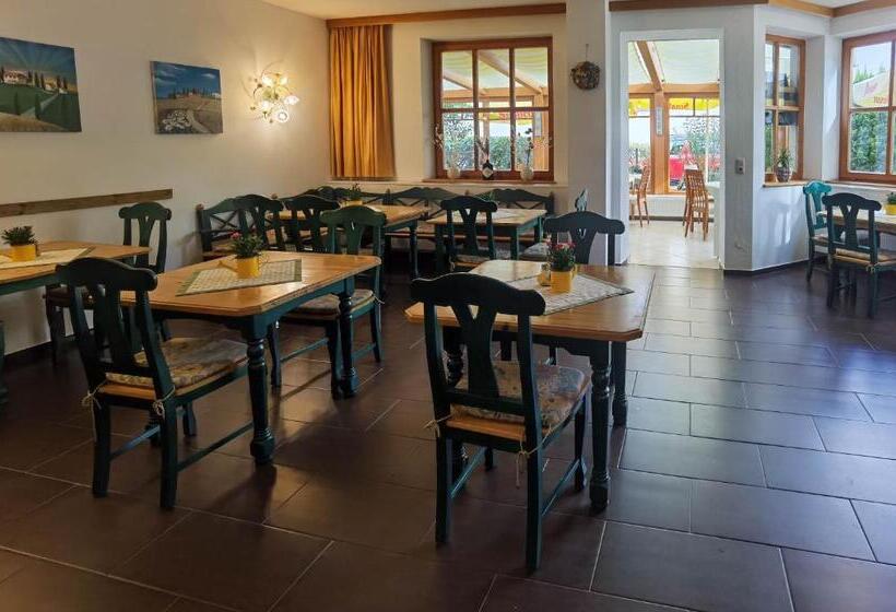 هتل Landhaus Zell Am See