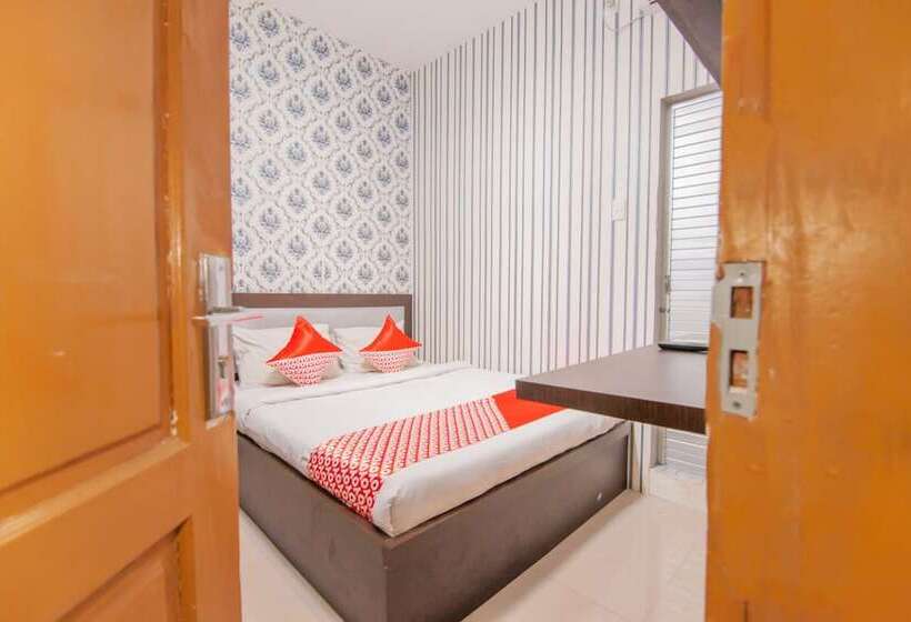 هتل Oyo 2310 Residence 68