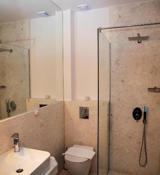 Dim S Hotel & Restaurant