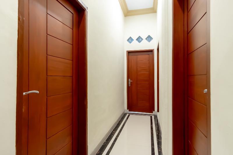 בית מלון כפרי Capital O 1585 Ring Road Residence