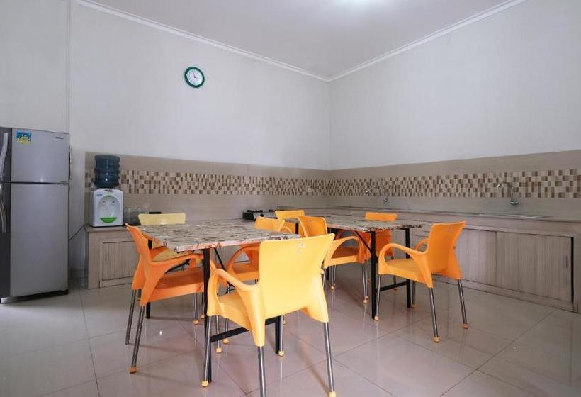 هتل Oyo 2231 D Kost