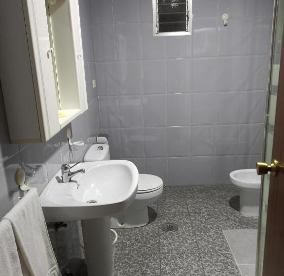 ペンション Garden Lodge Hostal Evencio