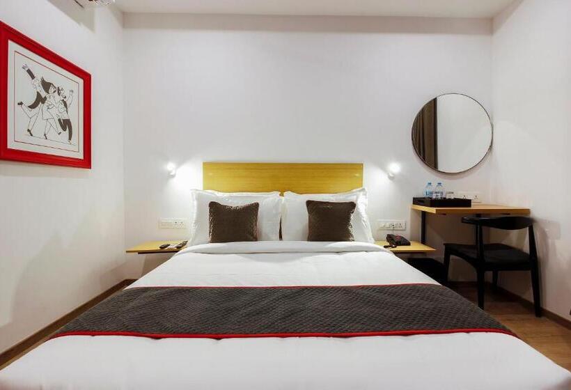 هتل Super Townhouse Rcc Elite