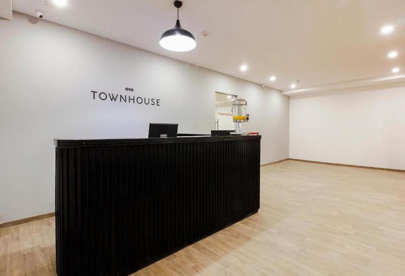 هتل Super Townhouse Rcc Elite