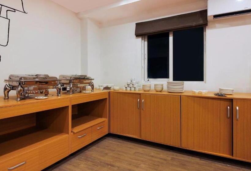 هتل Super Townhouse Rcc Elite