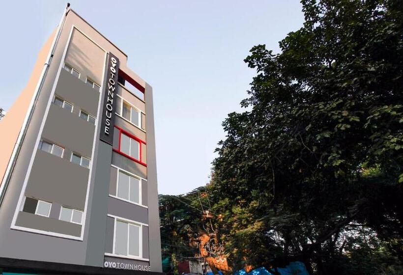 هتل Super Townhouse Rcc Elite