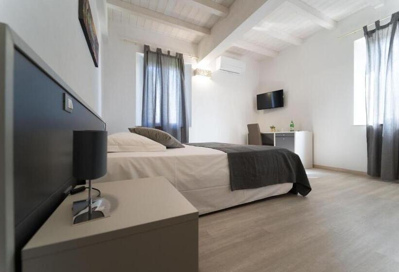 بنسيون Claudio Rooms