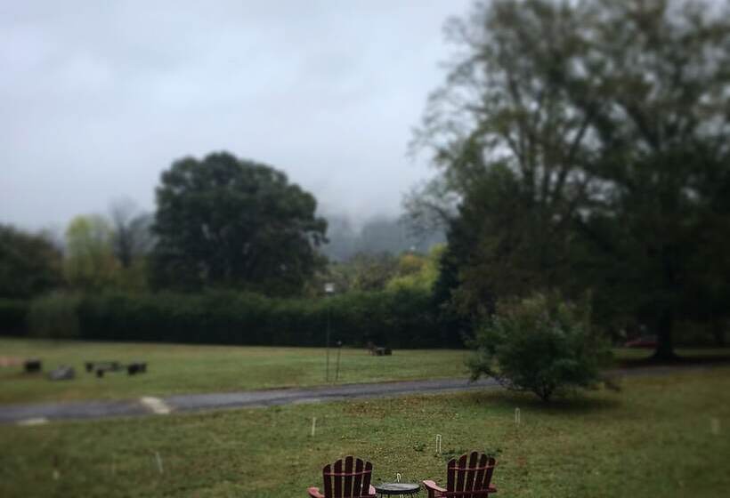 ユースホステル Laughing Heart Lodge