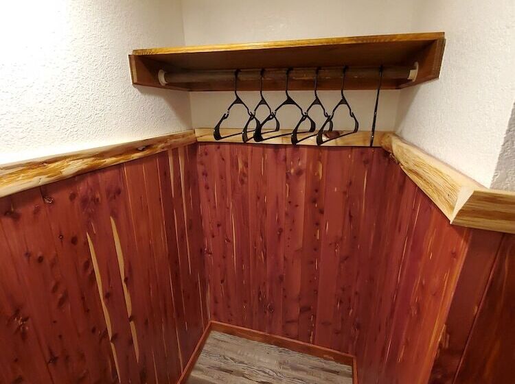 فندق Log Cabin Inn