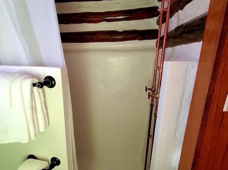 فندق Log Cabin Inn