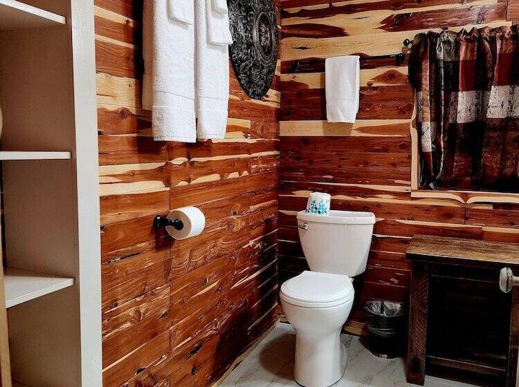 فندق Log Cabin Inn