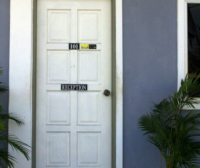 هتل Cenang Langkawi House