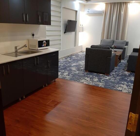 هتل Lova Suites
