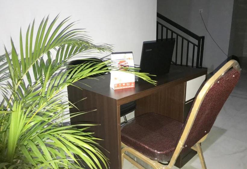 호텔 Oyo 2129 Toar House Manado