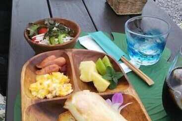 تختخواب و صبحانه Sunset Inn Churasun