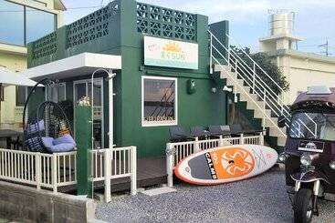 تختخواب و صبحانه Sunset Inn Churasun
