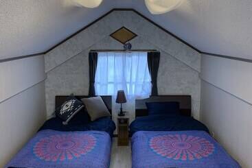 تختخواب و صبحانه Sunset Inn Churasun
