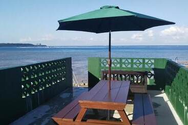 تختخواب و صبحانه Sunset Inn Churasun