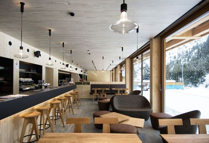 ホテル Campra Alpine Lodge & Spa