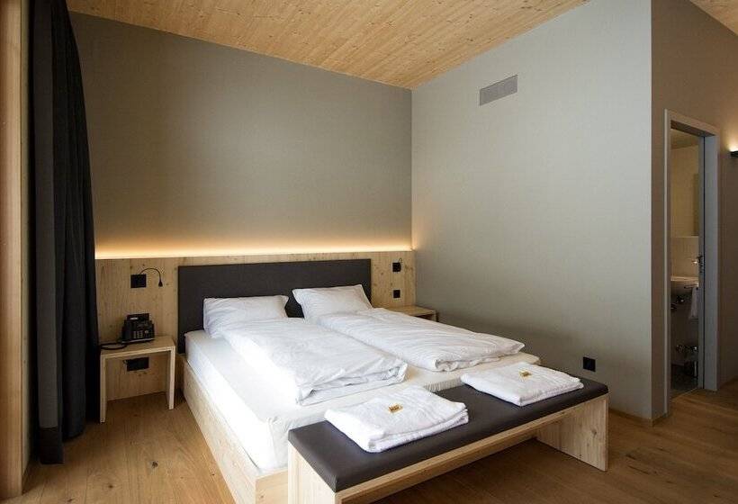 Отель Campra Alpine Lodge & Spa