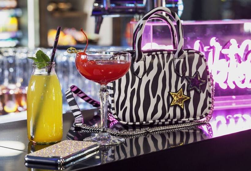 בית מלון כפרי Moxy Lausanne City