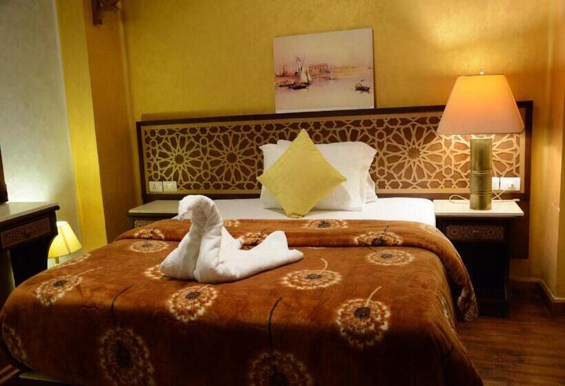 هتل The Location