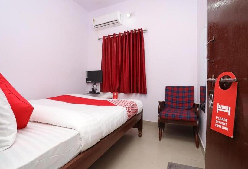 فندق Collection O Aditya Inn