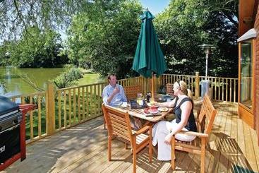 استراحتگاه Upton Lakes Lodges