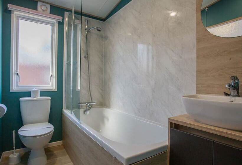 אתר נופש Whitecliff Bay Holiday Park