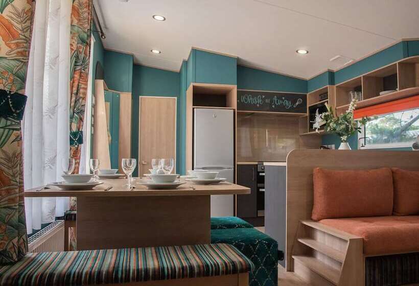 Курорт Whitecliff Bay Holiday Park