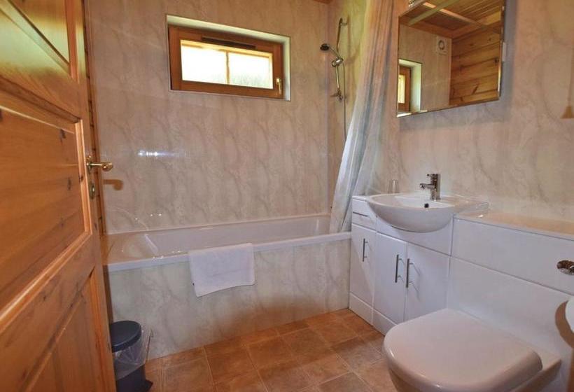 منتجع Woodside Lodges Country Park