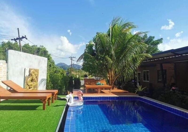 هتل At Thara Aonang