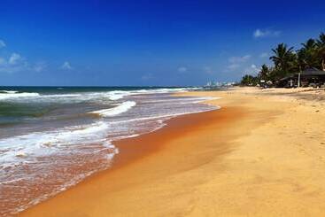 هتل Blue Sky Holiday