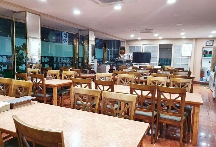 فندق Gyeongju Myungsung Youth Town