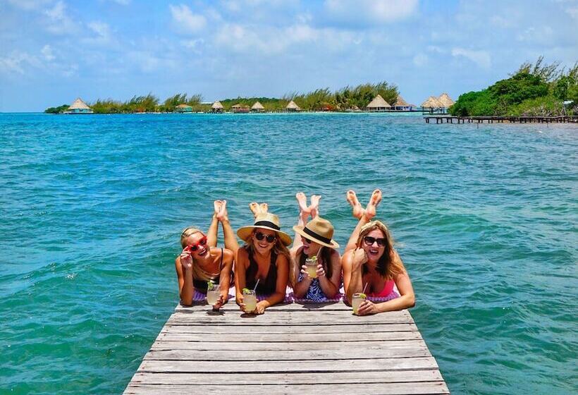 בית מלון כפרי Thatch Caye, A Muy Ono Resort