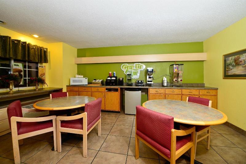 هتل Americas Best Value Inn & Suites Jackson, Tn