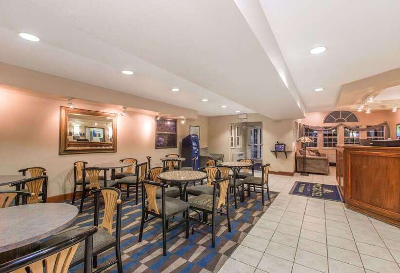 בית מלון כפרי Baymont Inn & Suites By Wyndham Anchorage Airport